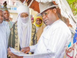VISITE DU ROI DE KANO NIGERIA AU PRESIDENT BAYE CISS DURANT LES TRAVAUX DE CONSTRUCTION DE L'ESPLANADE DE MEDINA BAYE